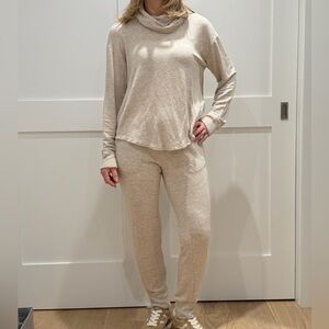 SPLENDID 2 pc SET with cowl neck top and matching jogger -size XS